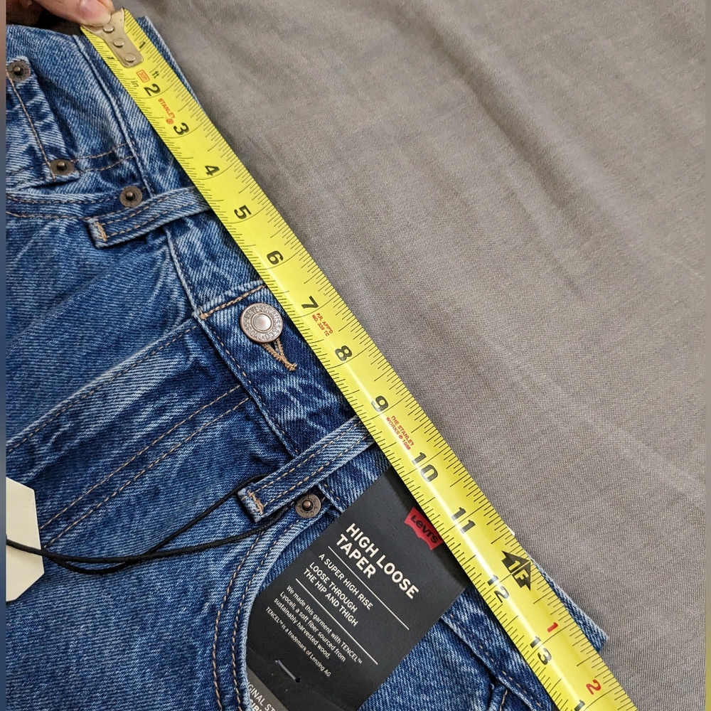 Levi's High Loose Taper Jeans - Picture 4 of 10